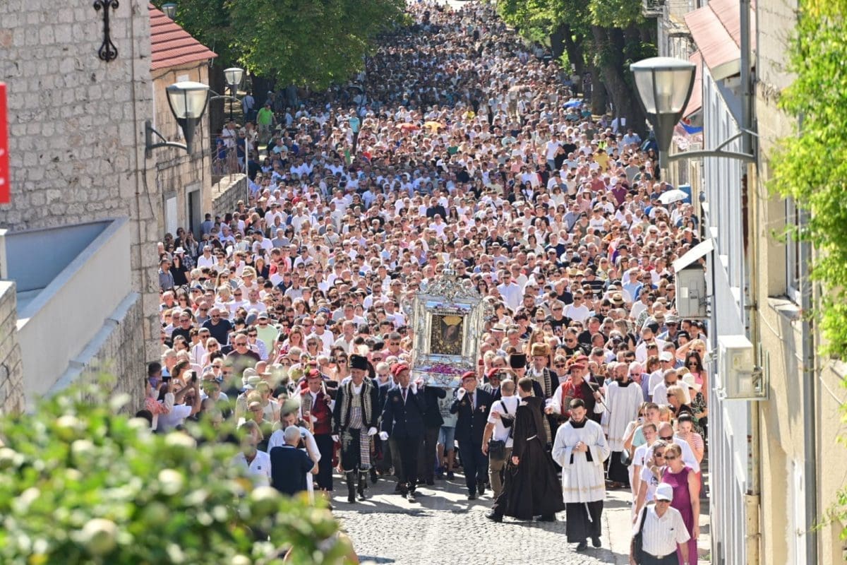 sinj procesija roko 8