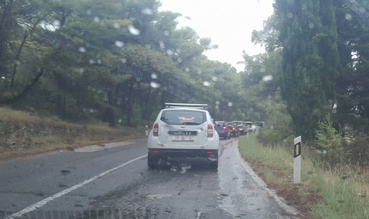 Ogromne gužve u Supetru, ljudi su zapeli u kolonama