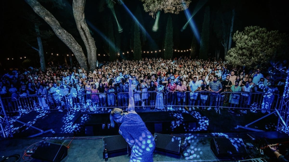 SUSTIPAN JE SINOĆ BIO PUN Večeras nastupa Nina Badrić, a sutra Silente & BluVinil!