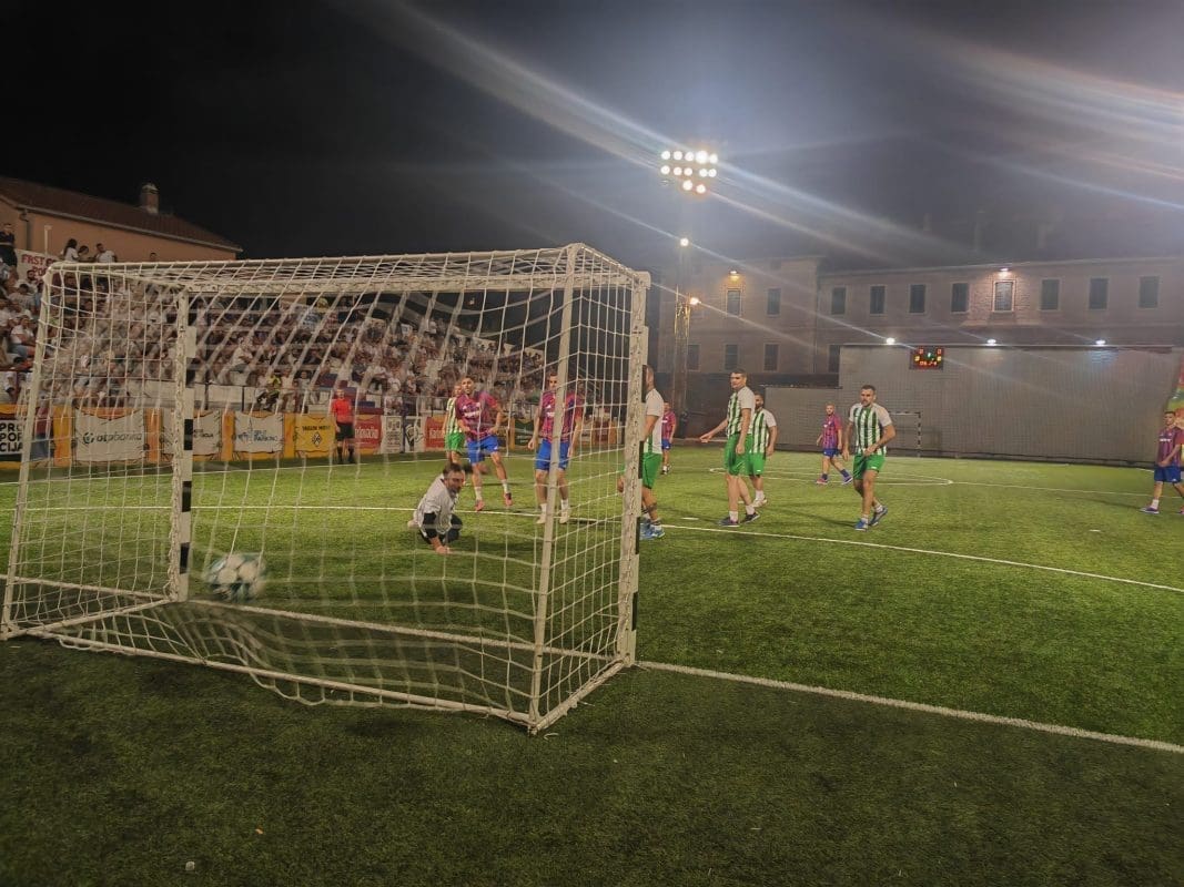 Gennaro Gattuso nastupio na Torcida kupu, ekipa oduševljena. Iz gledališta sve pratili Perišić, Lučić i Šarlija