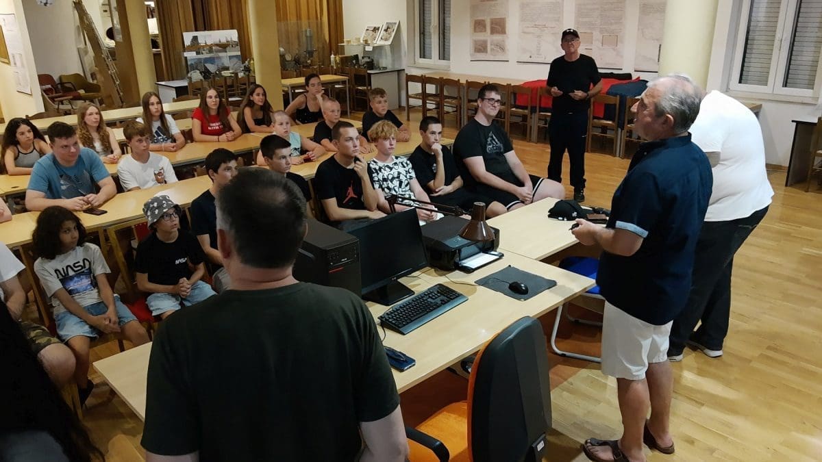 Započeo s radom šesnaesti Ljetni kamp za mlade radioamatere Zvjezdano selo Mosor!