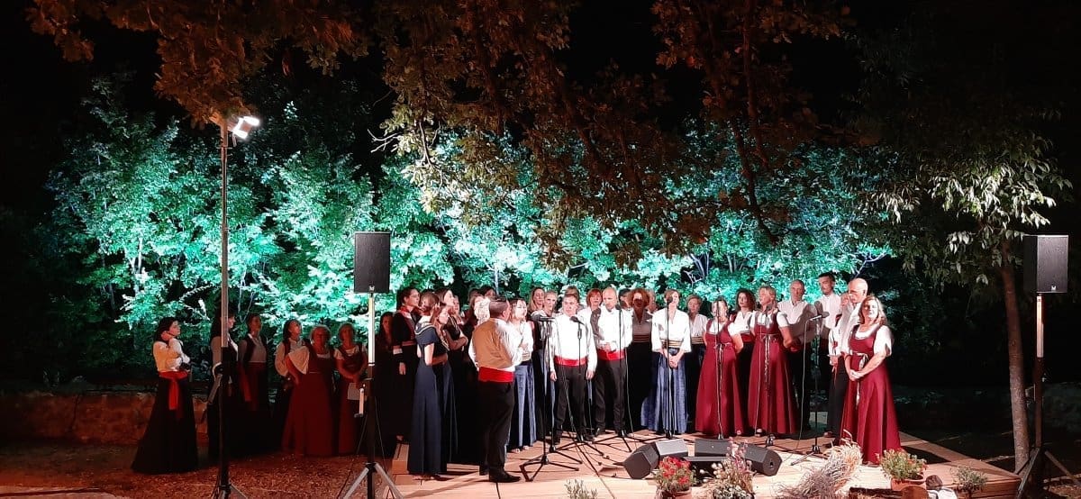 POD MOSORON KLAPA PIVA U nedjelju su klapski susreti u Dugopolju, dođite svi