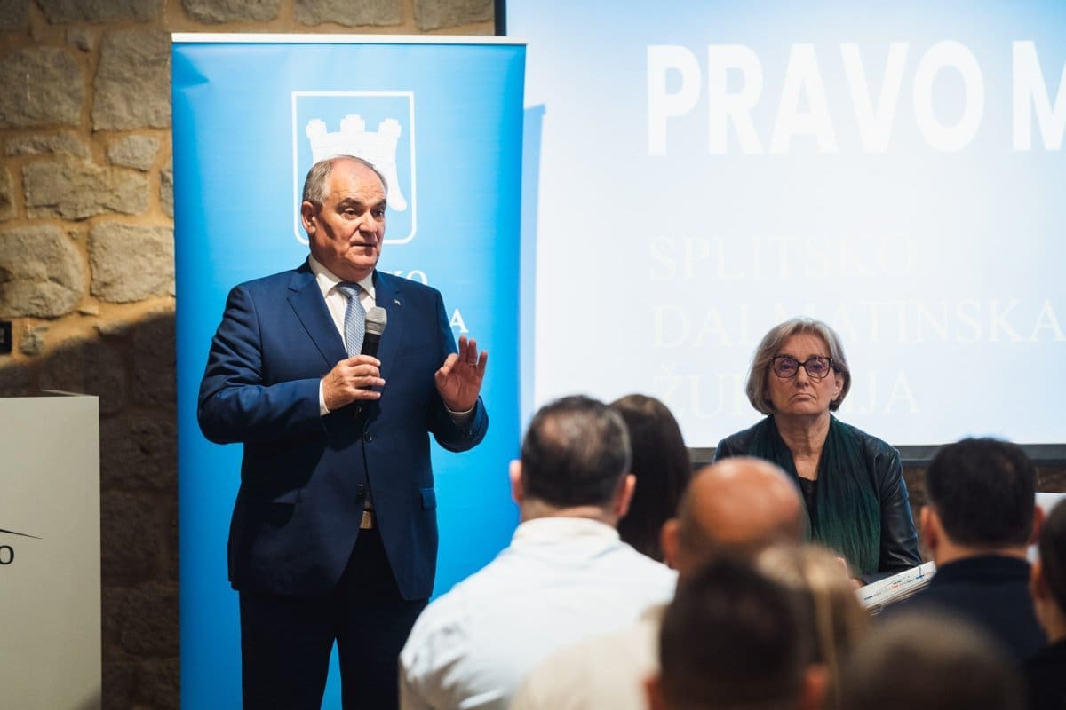 31 OBITELJ DOBIT ĆE KROV NAD GLAVOM: Boban dodijelio ugovore iz programa Tu je tvoj dom