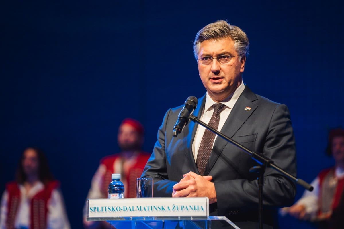 Plenković uputio sućut predsjedniku srbijanske Vlade: "S iskrenim žaljenjem pratimo strašne vijesti"