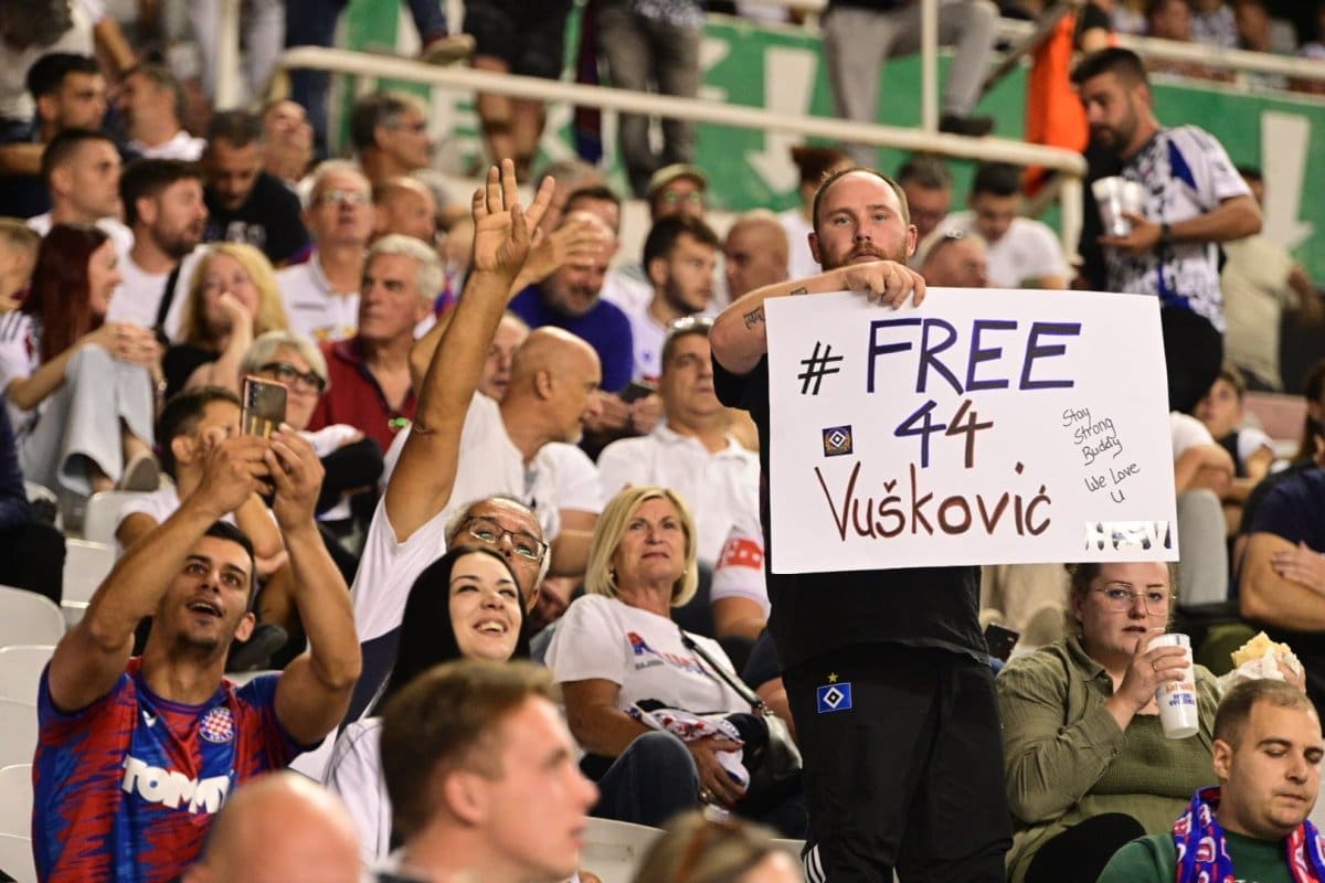 Navijač na Poljudu podigao transparent u znak podrške Mariju Vuškoviću