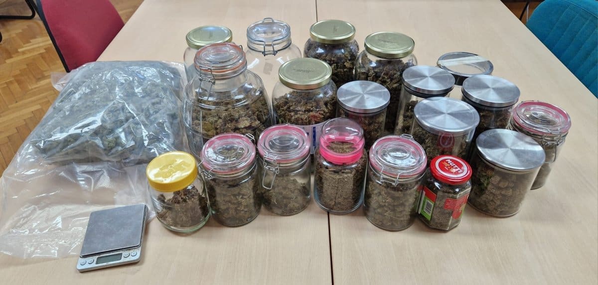 Dobro vidite, ovo sve je droga koju je policija pronašla jučer u stanu u Splitu