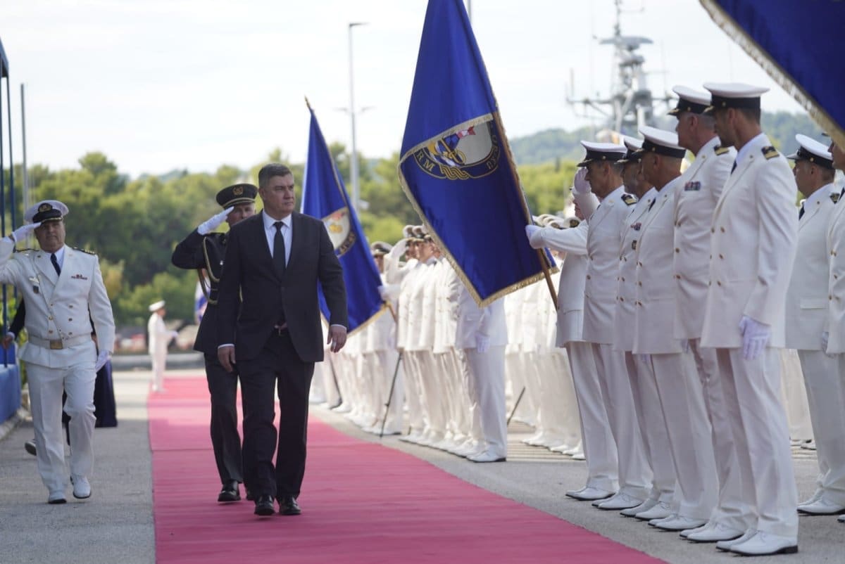 Predsjednik Milanović u Splitu: 'Treba posvetiti ozbiljnu pažnju Hrvatskoj mornarici jer ona nam sigurno nije ništa manje važna od Hrvatskog zrakoplovstva. Ne može biti'