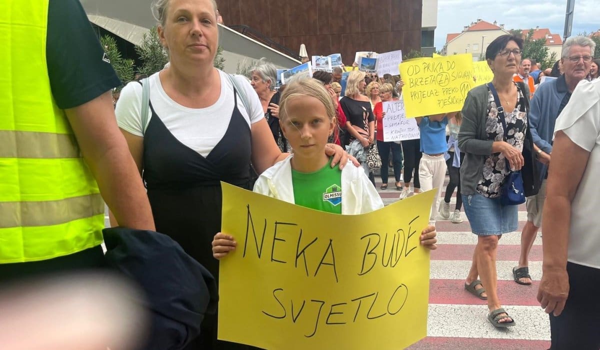 Ovo su najbolji transparenti s prosvjeda iz Omiša