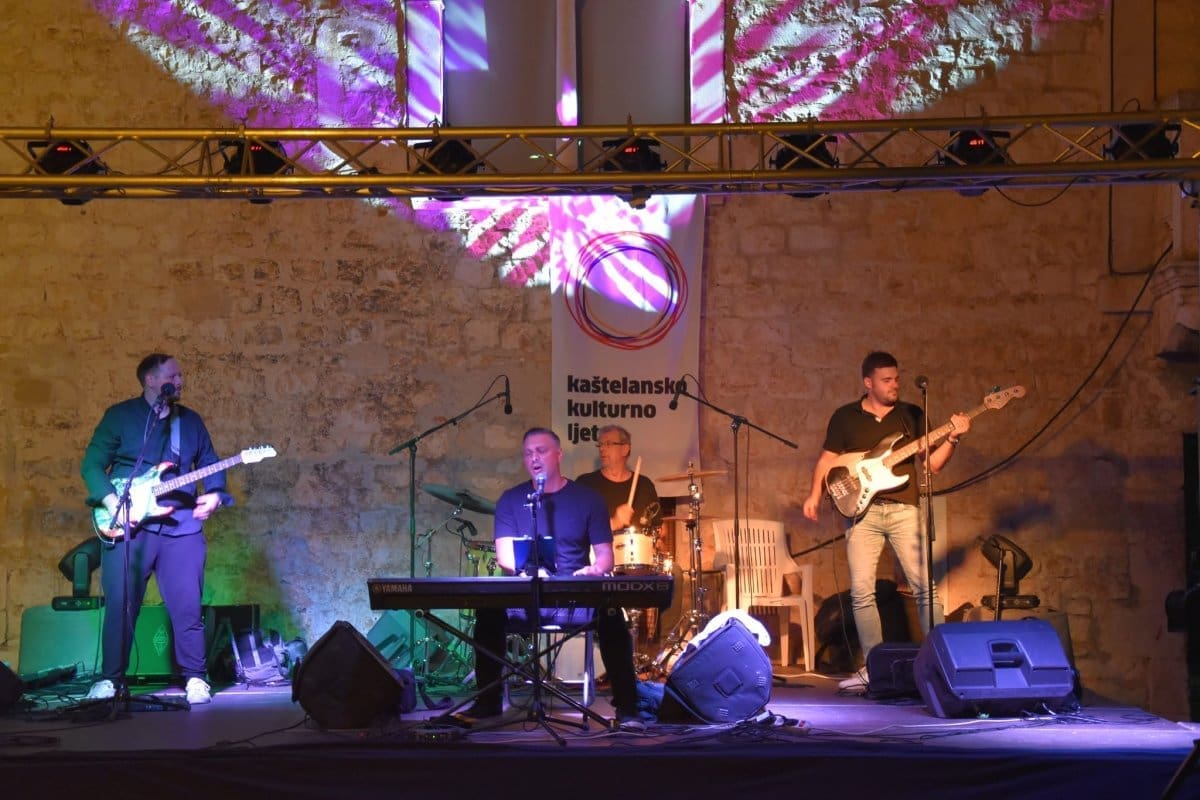 Koncertom Petra Dragojevića zatvoreno Kaštelansko kulturno ljeto