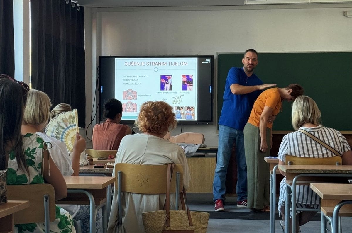 Edukativno predavanje „Pružanje prve pomoći djeci školske dobi“ u OŠ Marka Marulića