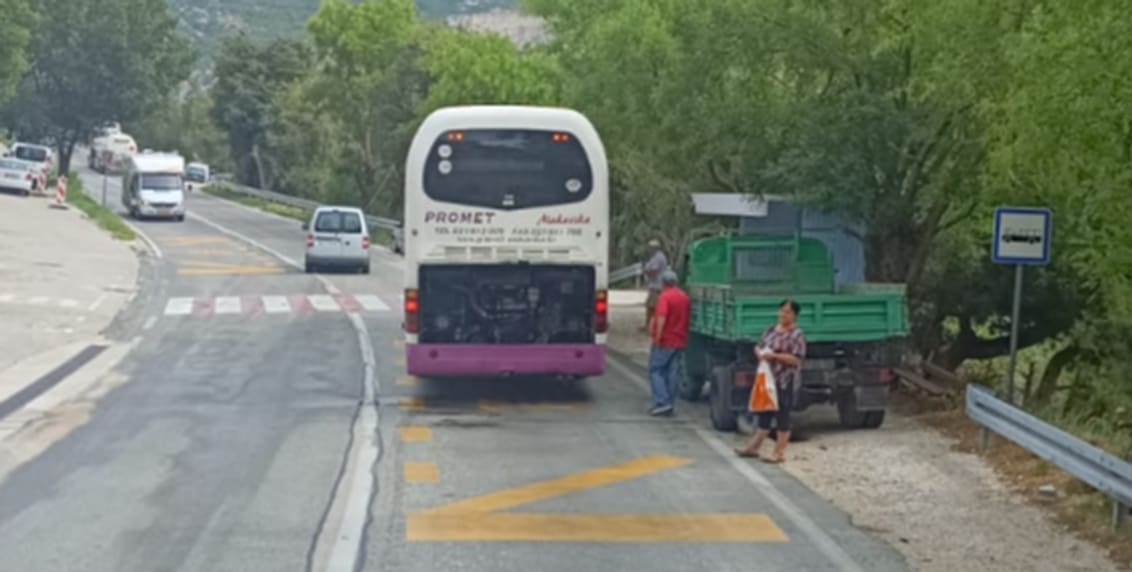 MA NIJE MOGUĆE?! Opet se pokvario autobus Prometa Makarska. 'Zapeo' kod Klisa