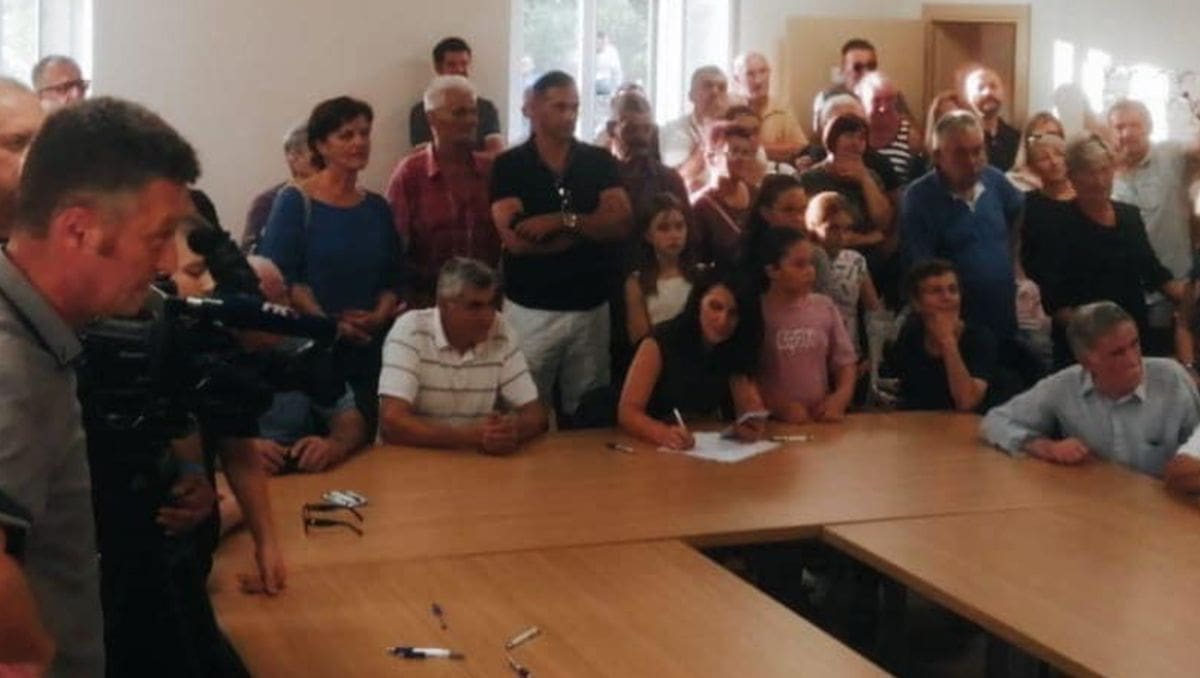 Mještani u Radošiću žele pitku vodu: "Desetljećima nam se obećava voda, ali ona stiže samo u cisterni"