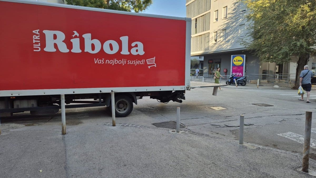 Splićani bijesni i zabrinuti: "Istovaraju robu na pješačkom kad djeca idu u školu, vozači ih ne vide"