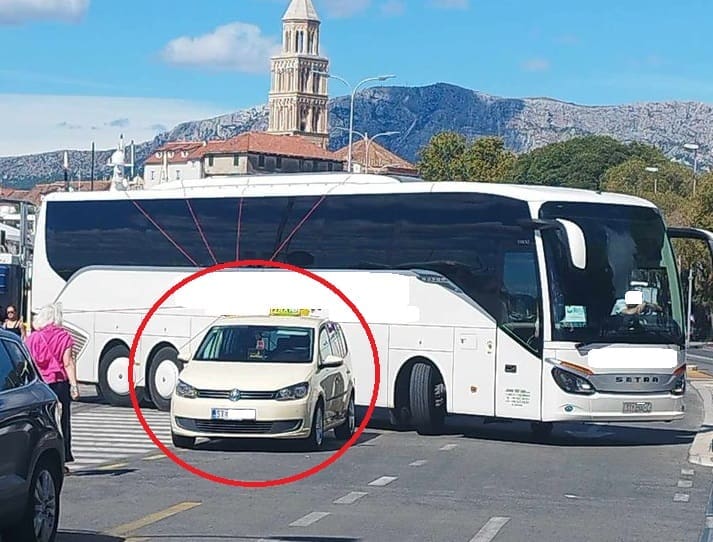 KAOS U LUCI "Ostavio taksi i otišao, autobus ne može izaći"