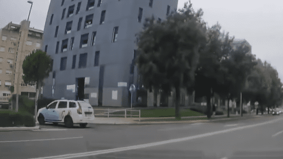 GDJE MU JE PAMET? Opasan manevar taksista na splitskoj prometnici