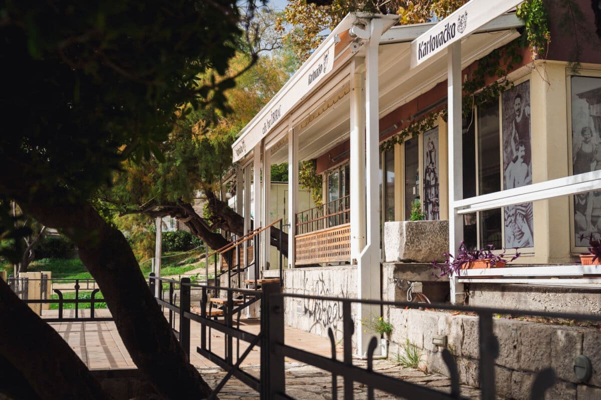 I vi jedva čekate da Žbirac otvori? Bacili smo đir, evo kako izgleda kultni splitski kafić kojeg mnogi jedva čekaju