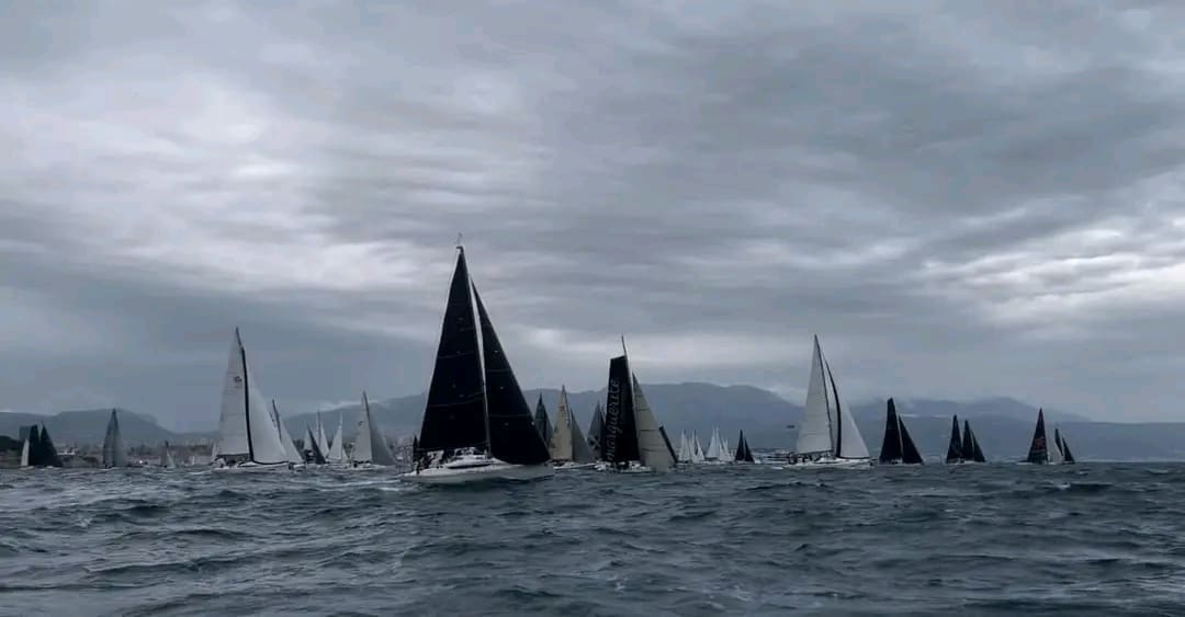 IZAZOVNA REGATA UZ JAKO JUGO, KIŠU I VALOVE: Polet Furioso pobjednik prve etape 80. Viške regate