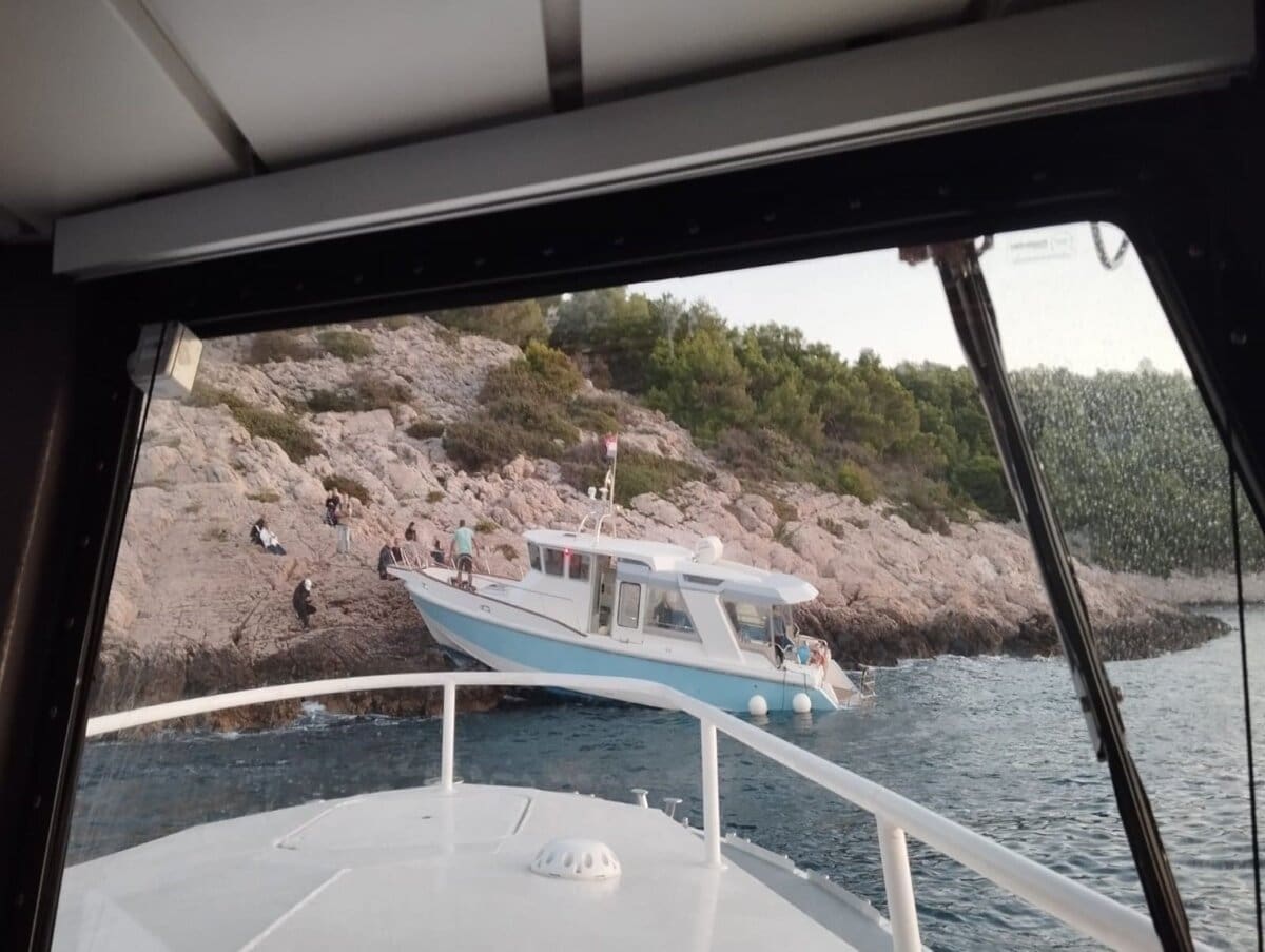 DRAMA NA MORU Nasukao se brod kod Splitskih vrata, troje ljudi ozlijeđeno