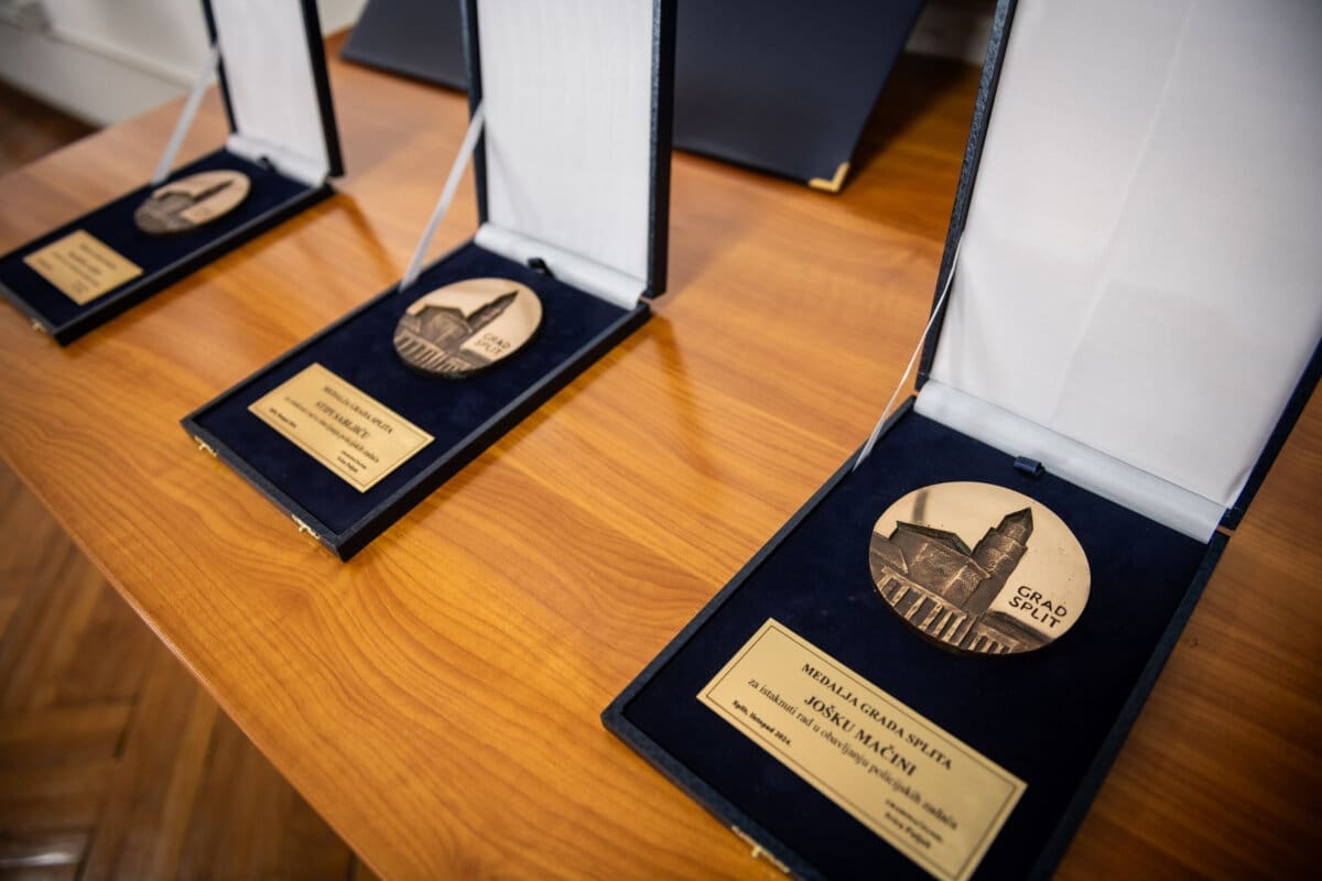 Nagrađeni najbolji splitski policajci: Dodijeljena "Medalja Grada Splita" za uzoran rad