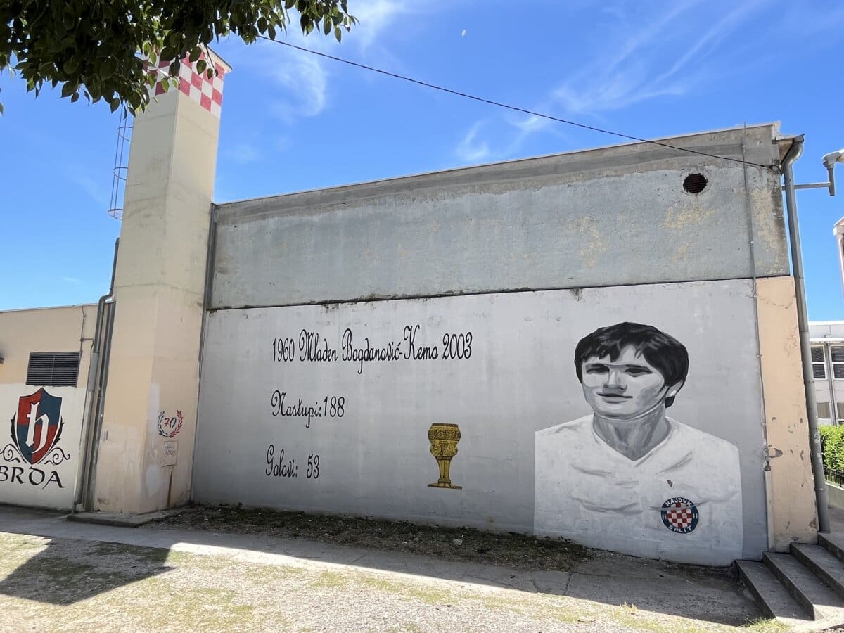 Sjećanje na Mladena Bogdanovića Kemu – Hajdučko srce i nogometni boem