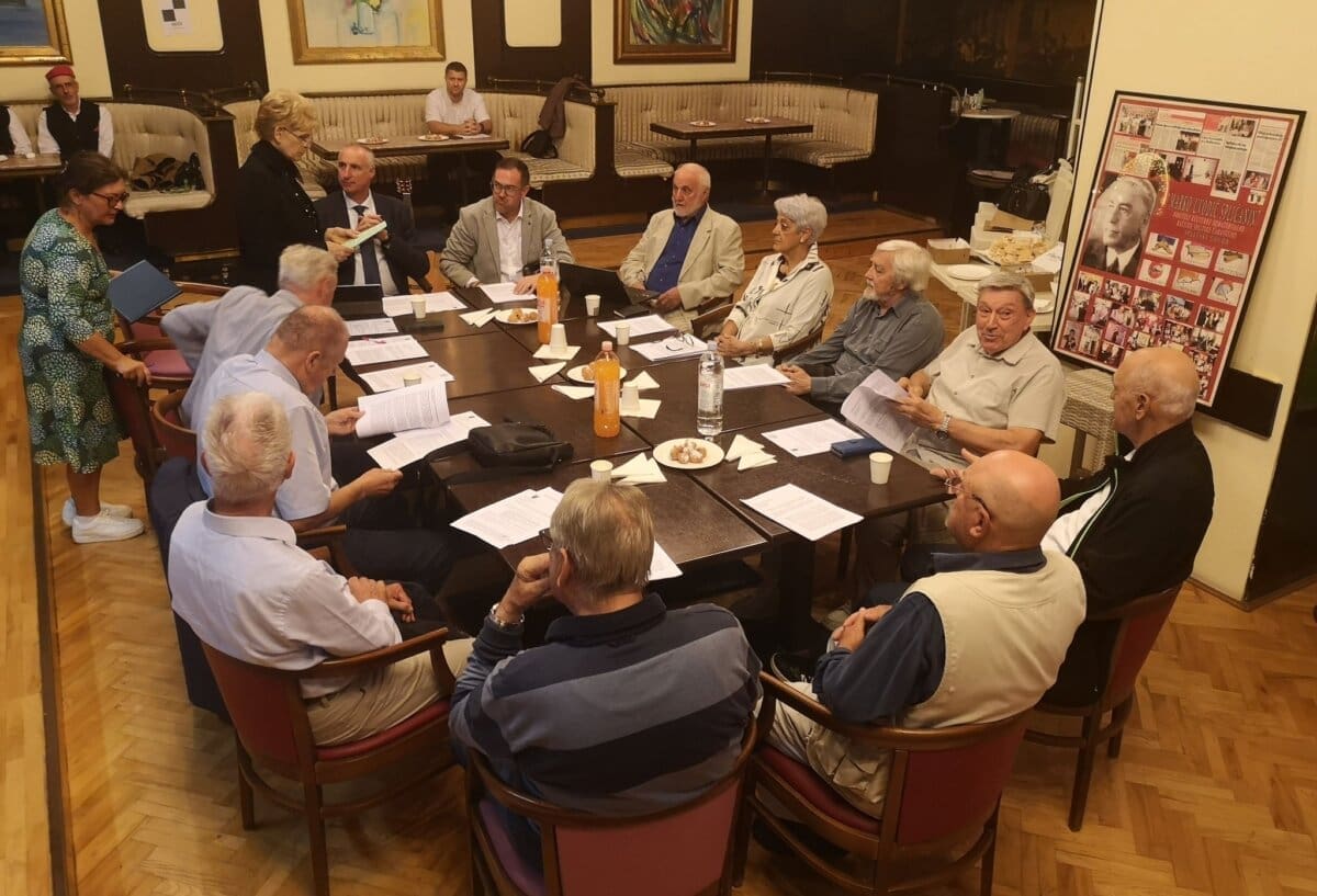 Kavana hotela Bellevua ugostila skupštinu Udruge Marko Uvodić Splićanin. Ivica Puljak: U spli'ske škole uće spli'ski!