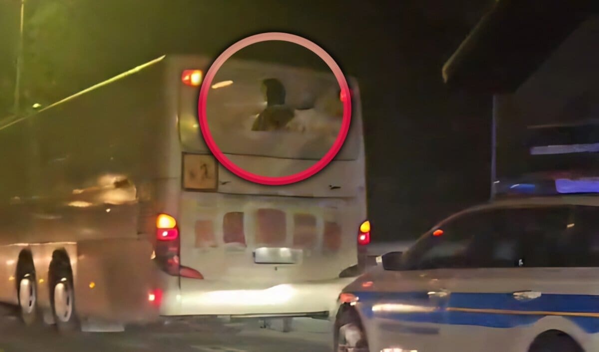 VIDEO Policajci upali u autobus u Podstrani