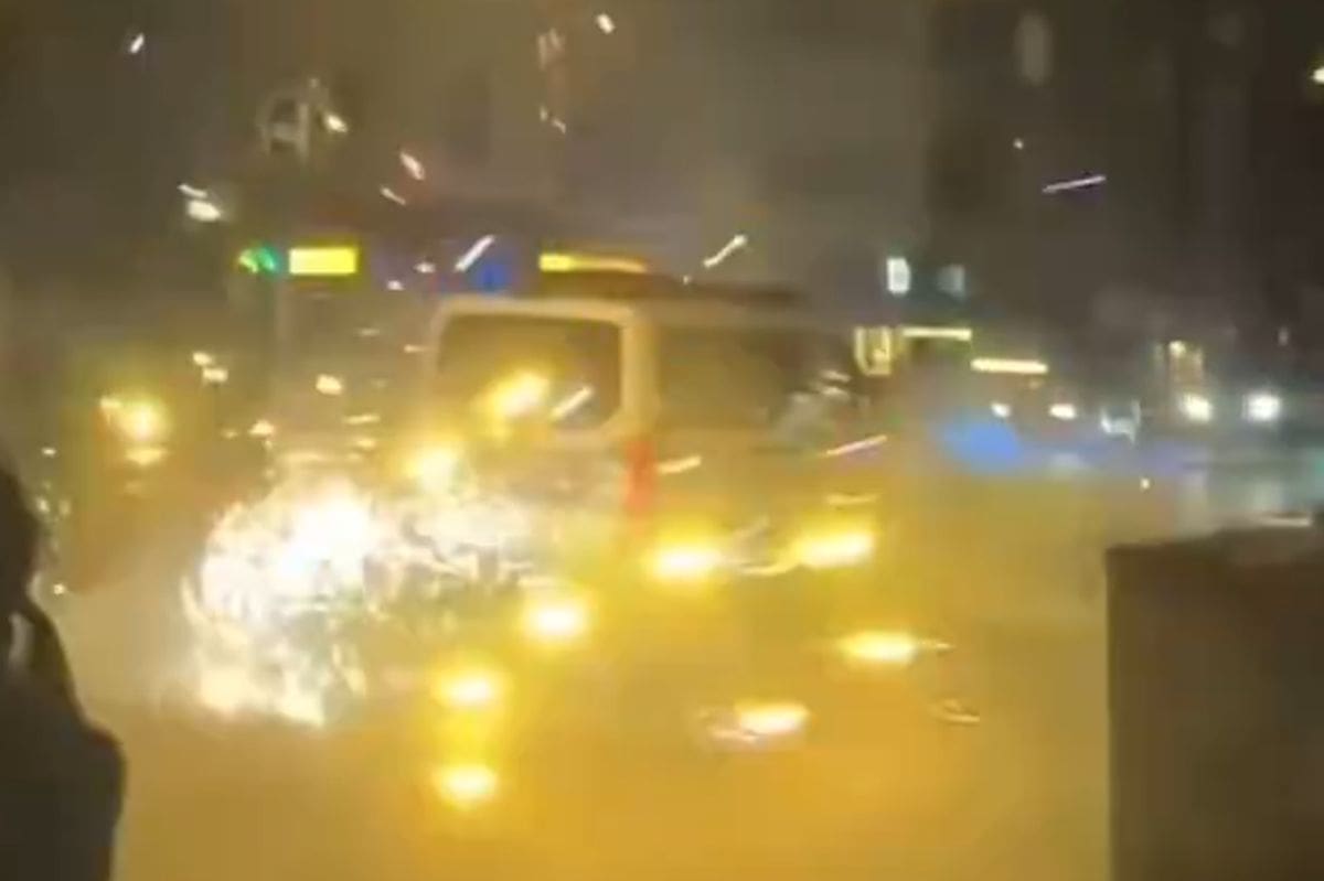 VIDEO Neredi u Berlinu: Prosvjednici su napali policiju, bacali pirotehniku