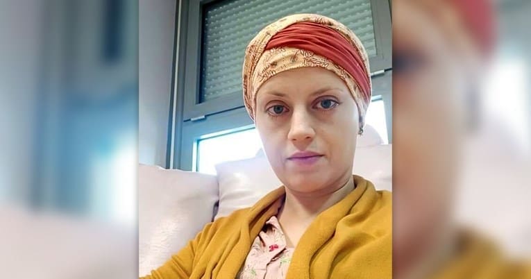 "Imam rak dojke. Žene su govorile što će mi šminka kad sam jednom nogom u grobu"