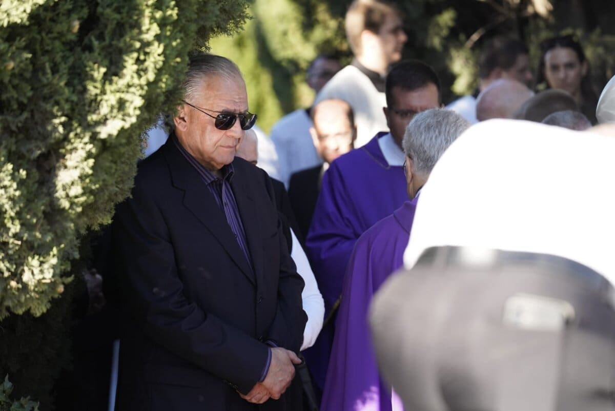 FOTO Iz zatvora na sahranu: Ivo Sanader suze sakrivao iza sunčanih naočala