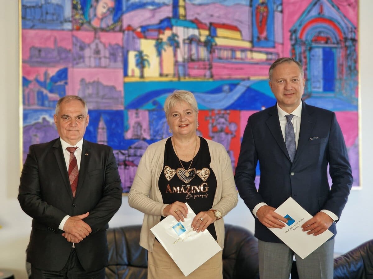 Jadrolinija osigurala besplatan prijevoz za učenike s kopna koji se školuju na Braču