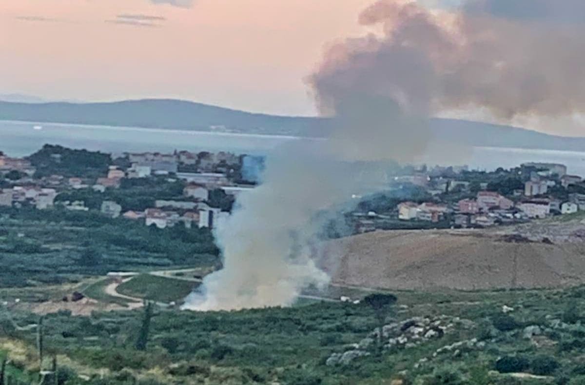 Gusti dim i dalje se širi s Karepovca, požar odlagališta otpada još uvijek je aktivan