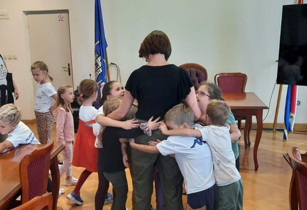 Maleni Korčulani došli u ured gradonačelnice i izgrlili je