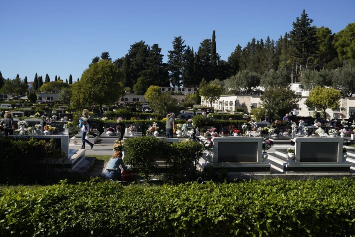 svi sveti nn naslovnica split lovrinac groblje 21