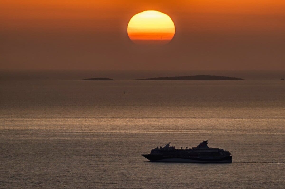 FOTOGALERIJA Očaravajući prizori s Gornje Podstrane. Ljepota zalaska sunca nad Jadranskim morem: "Osjećam se kao da sam u nekom drugom svijetu"