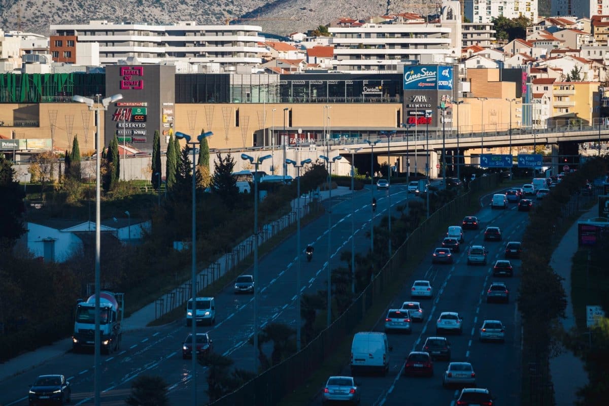 Pojačan promet na autocestama uoči blagdana: Vozače se poziva na oprez i strpljenje