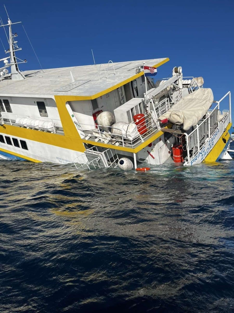 Brod katamaran potonuo Zadar 3