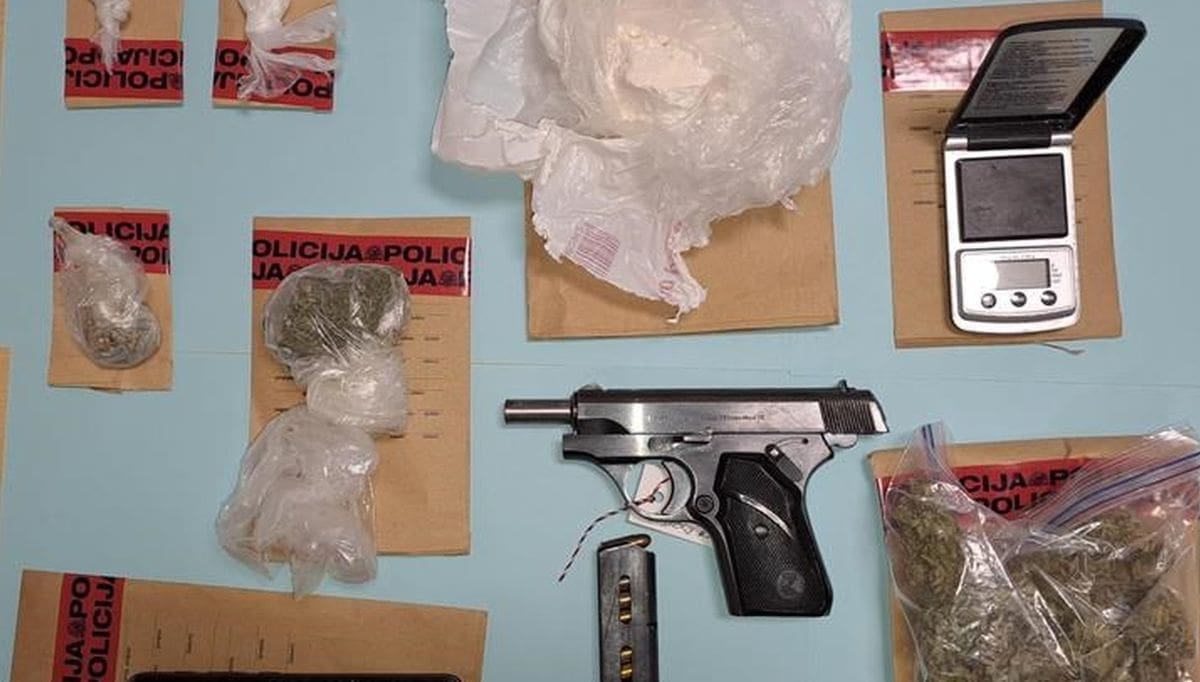 Tijekom pretrage u Solinu policija pronašla drogu i oružje