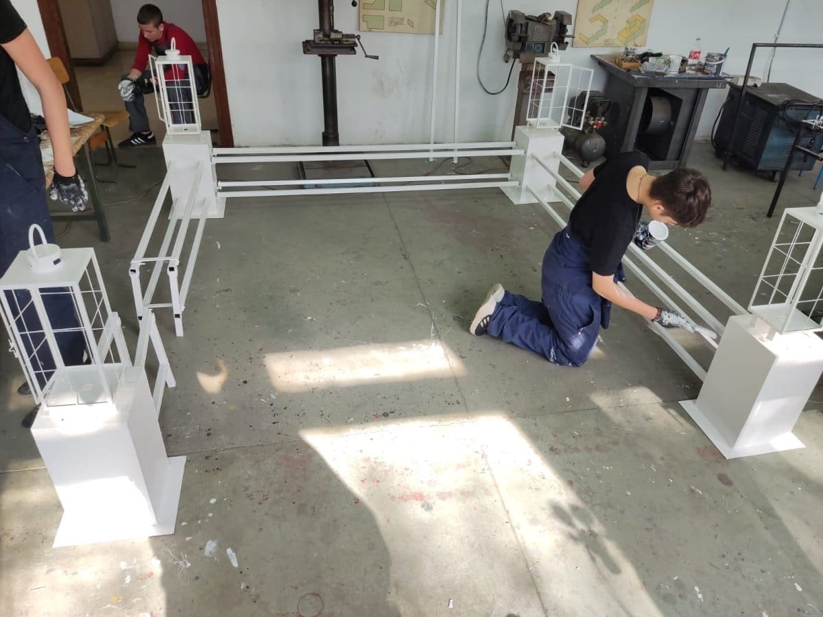 Škole u Sinju udružile snage kako bi gradu donijele božićnu atmosferu