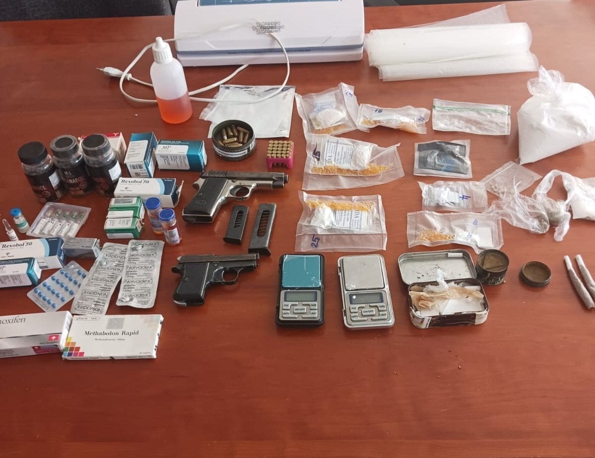 Velika zapljena u Kaštelima: Oduzeti pištolji, droga i tvari zabranjene u sportu