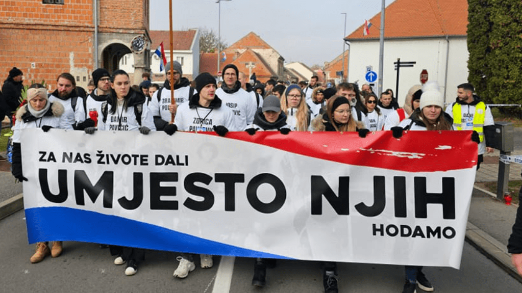 EMOTIVNA POTRAGA PUTEM DRUŠTVENIH MREŽA Obitelji traže one koje su nosili imena na majicama njihovih najmilijih