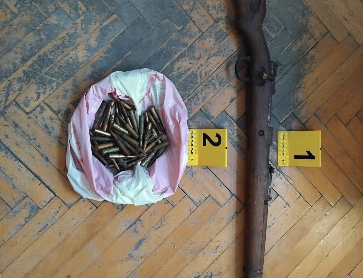 Pretraga u Sinju: Oduzeto oružje, streljivo i droga