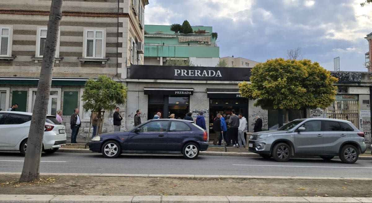 Ogroman red ispred Prerade, neki nisu obavili kupovinu na vrijeme