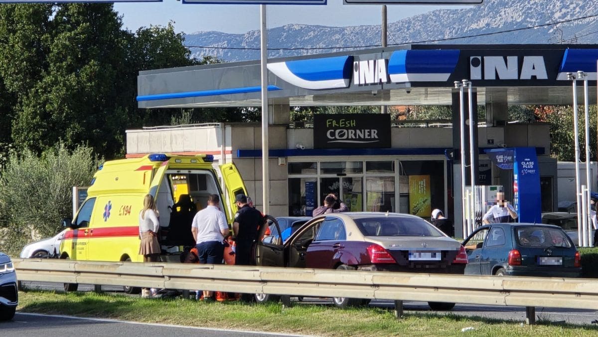 Motociklist pao i ozlijedio se, prevezen u bolnicu