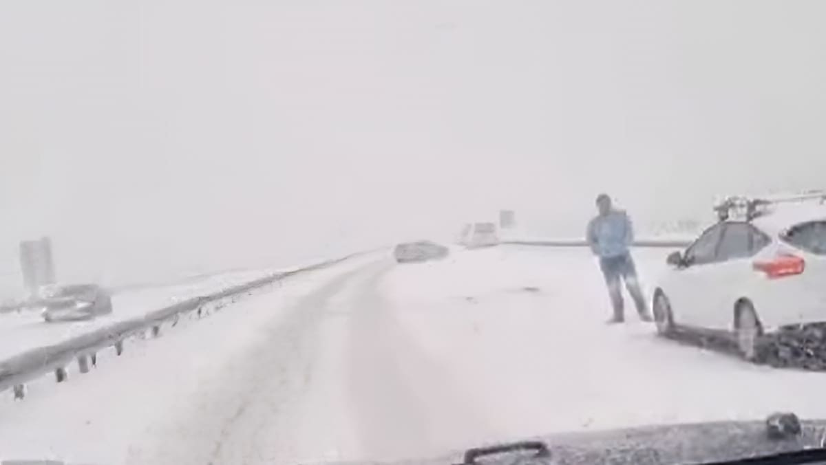 Imaju li zimsku opremu? Kaos na autocesti kroz Liku, pogledajte što je Dalmatinac snimio