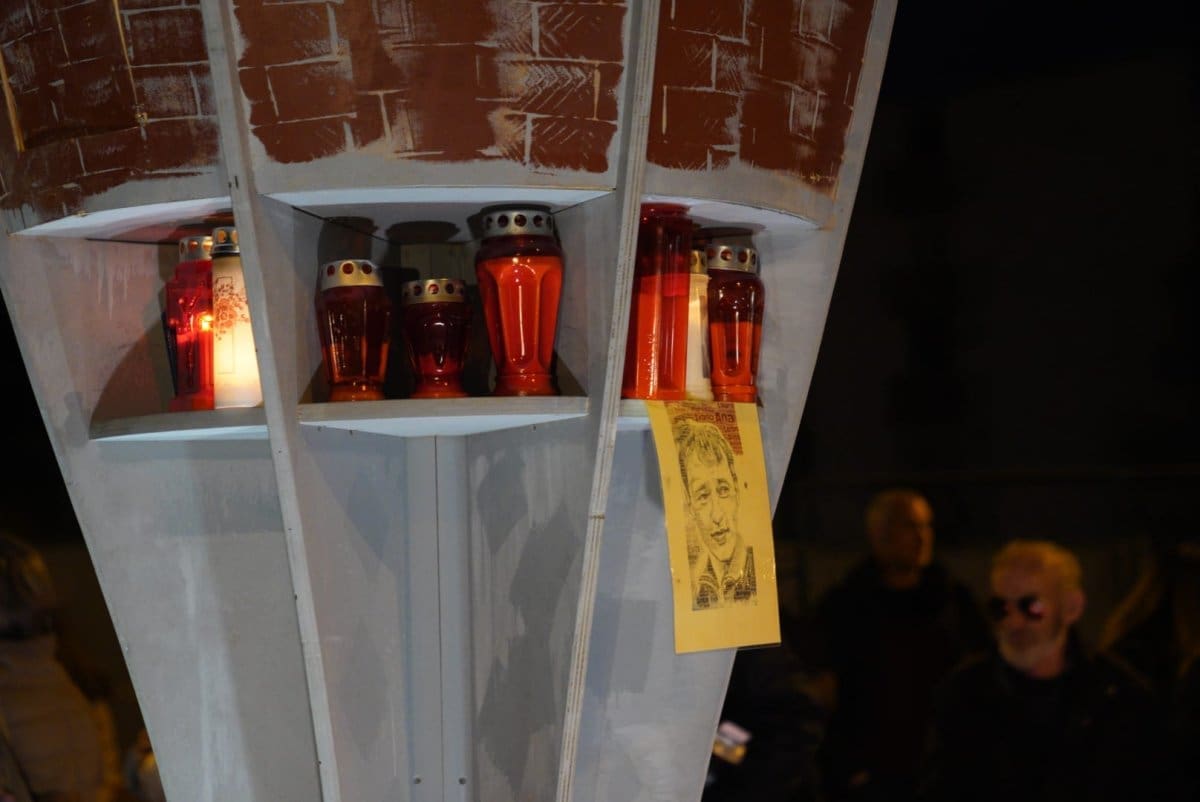 I kamen bi zaplakao. Pogledajte što je netko ostavio u Splitu na maketi vukovarskog vodotornja. Ovo je priča o heroju Vukovara koji nikada nije pronađen