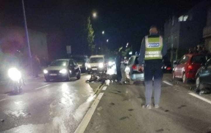 Sudarili se motor i dva auta, ozlijeđena jedna osoba
