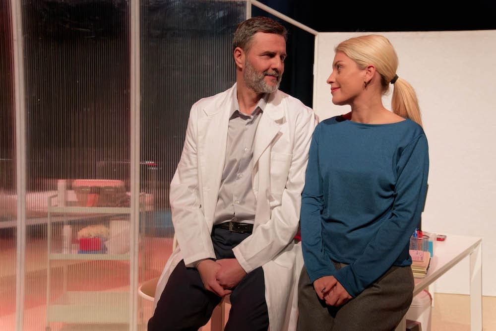 KATARINA BABAN I VLADIMIR POSAVEC TUŠEK U ULOGAMA U KAKVIM IH MORATE VIDJETI: "Iza paravana" 14. studenog u Lori na Teatru uz more