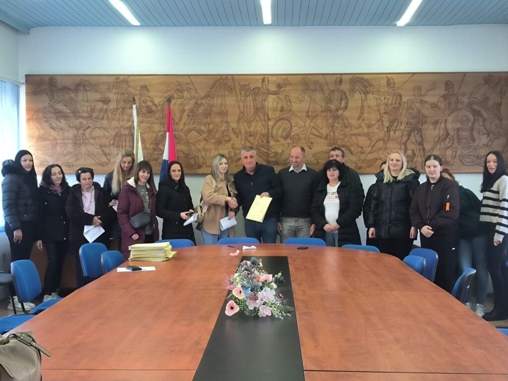 Gradonačelnik Bulj potpisao ugovore za srednjoškolske stipendije