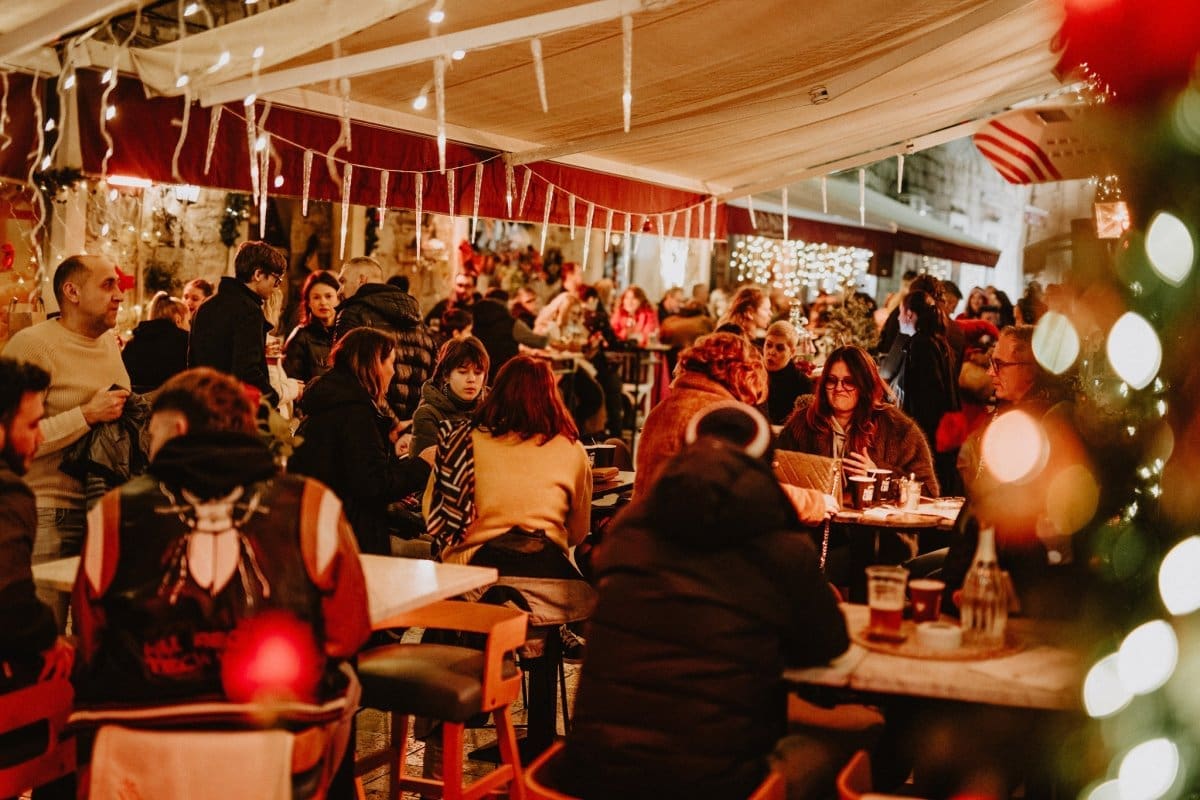 ADVENT NA OBROVU Cocktail večere u suradnji s poznatim splitskim cocktail barovima čekaju vas ovoga petka u ulici Obrov