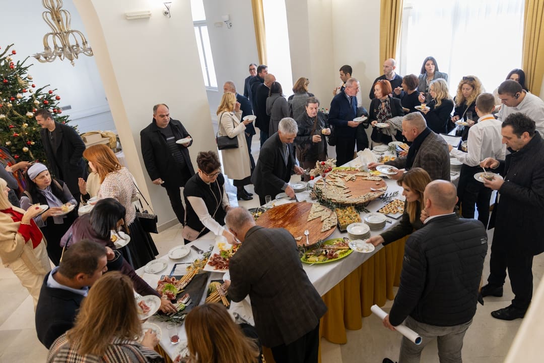 Bozicno cestitanje ravnatelja nadbiskup smn 38